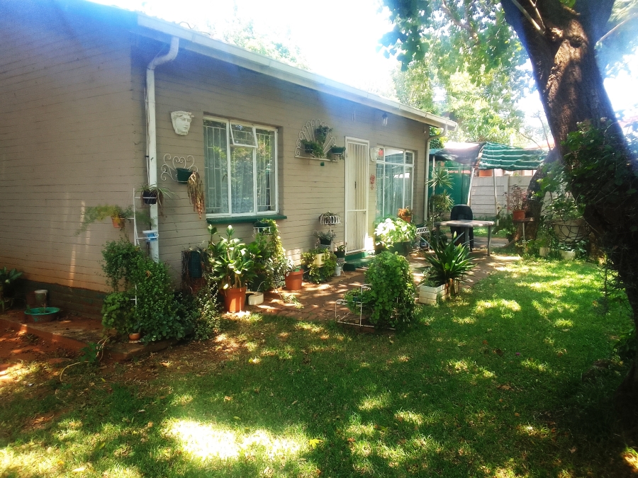 2 Bedroom Property for Sale in Geelhoutpark North West